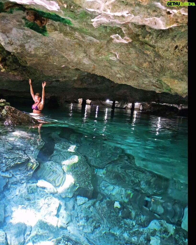 Lívia Andrade Instagram - Uma metamorfose ambulante... Minha energia vai se adaptando, corpo e alma transmutando... 🙌💙🌙🌟 #tulum #yaxmuul #cenote #mexico Yaxmuul-La Jungla Maya