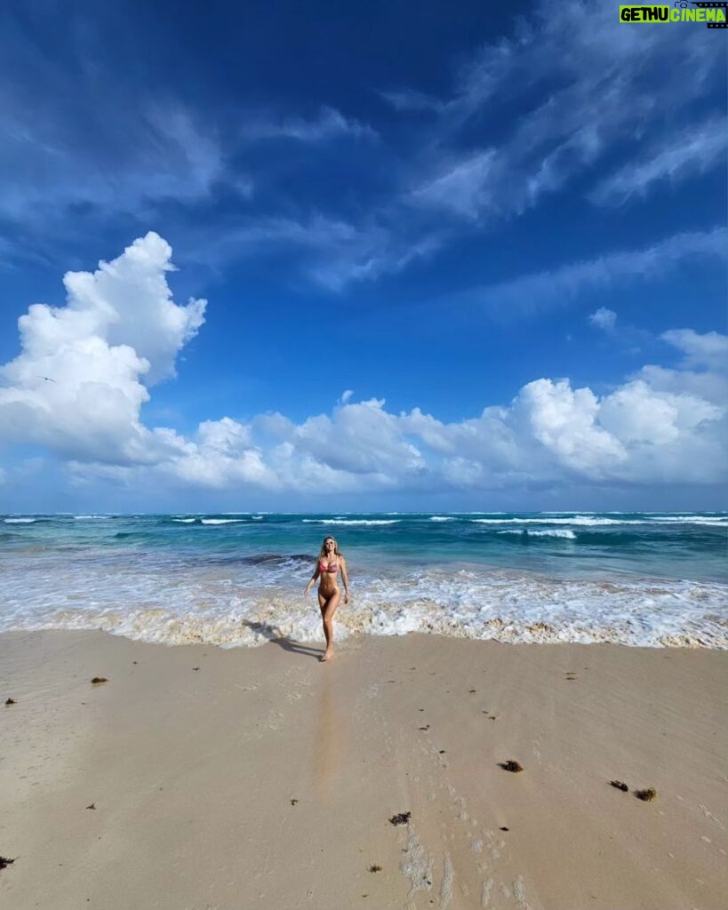 Lívia Andrade Instagram - Paparazzi 📷💙🌊🌟 #day3 Tulum, México