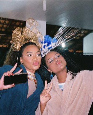 Lívia Inhudes Instagram - que bom que foi com vocês 🩵
Quem aí já assistiu Um Ano Inesquecível-Verão no @primevideobr
esse povo bonito tá lá contando essa história de amor e carnaval ✨