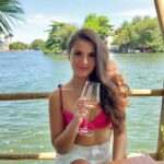 Lívia Inhudes Instagram – cheers!🍷 Ilha da Gigoia