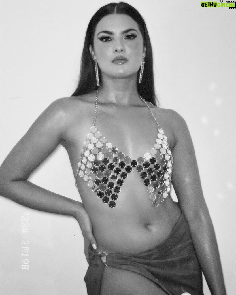 Lívia Inhudes Instagram - start no meu CARNAVAL 🌟