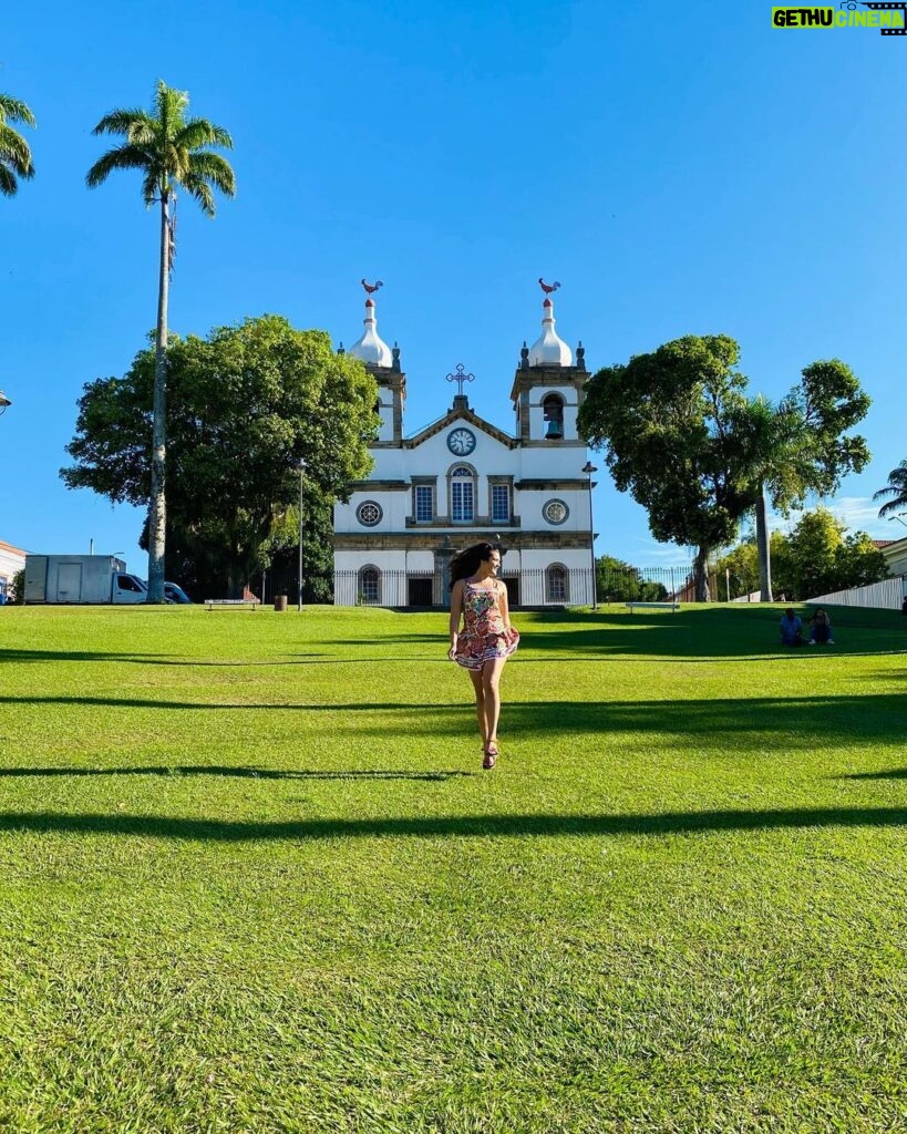 Lívia Inhudes Instagram - photo dump de uma semana que entregou tudo!!! 🤍 Vassouras