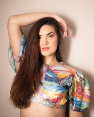 Lívia Inhudes Instagram - Olha o charminho que ela faz com o braço! 🧚🏻‍♀️🧚🏻‍♀️