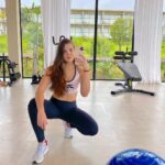 Lívia Inhudes Instagram – Início da semana…mais alguém já acordou movimentando o corpo e cuidando da saúde? 
⚡️💪🏻👊🏻🏃🏼‍♀️ At The Gym