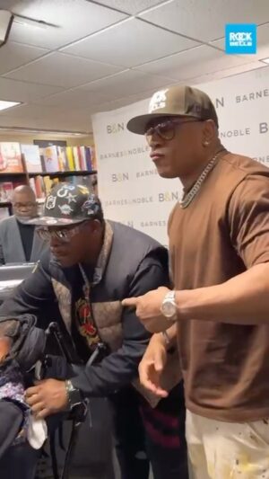 LL Cool J Instagram - Thank you New York! #TheStreetsWin book signing was a success. Thank you to everyone that came out and made it an unforgettable day and to @bnfifthavenue for being an incredible host. If you haven’t gotten your copy of @llcoolj Presents The Streets Win: 50 Years Of Hip-Hop Greatness, pick yours up in stores or online. 

What city should we pull up on next? 🤔