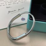 Lai Guan-lin Instagram – Thx for the surprise gift！#TiffanyLock
@tiffanyandco 
@alexandrearnault