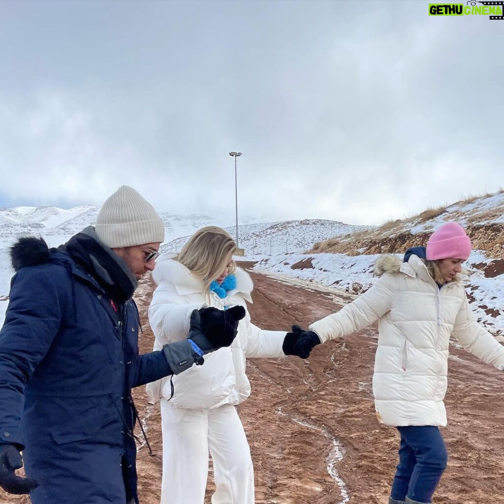 Laila Ahmed Zaher Instagram - The only hands i will forever need to hold 🤍🙏🏼 ربنا يخليكم ليا Faraya, Kfardebian