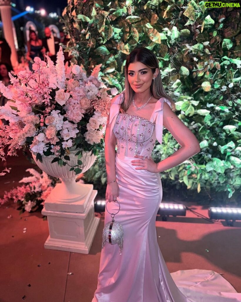 Laila Ahmed Zaher Instagram - From yesterday’s wedding 💗 Dress: @bycherry_mustafa Stylist: @mayajules Makeup: @dinaelkasheff Hair: @alfredmakram Jewelry: @iramjewelry_ Clutch: @treasure_box_by_rashmaa
