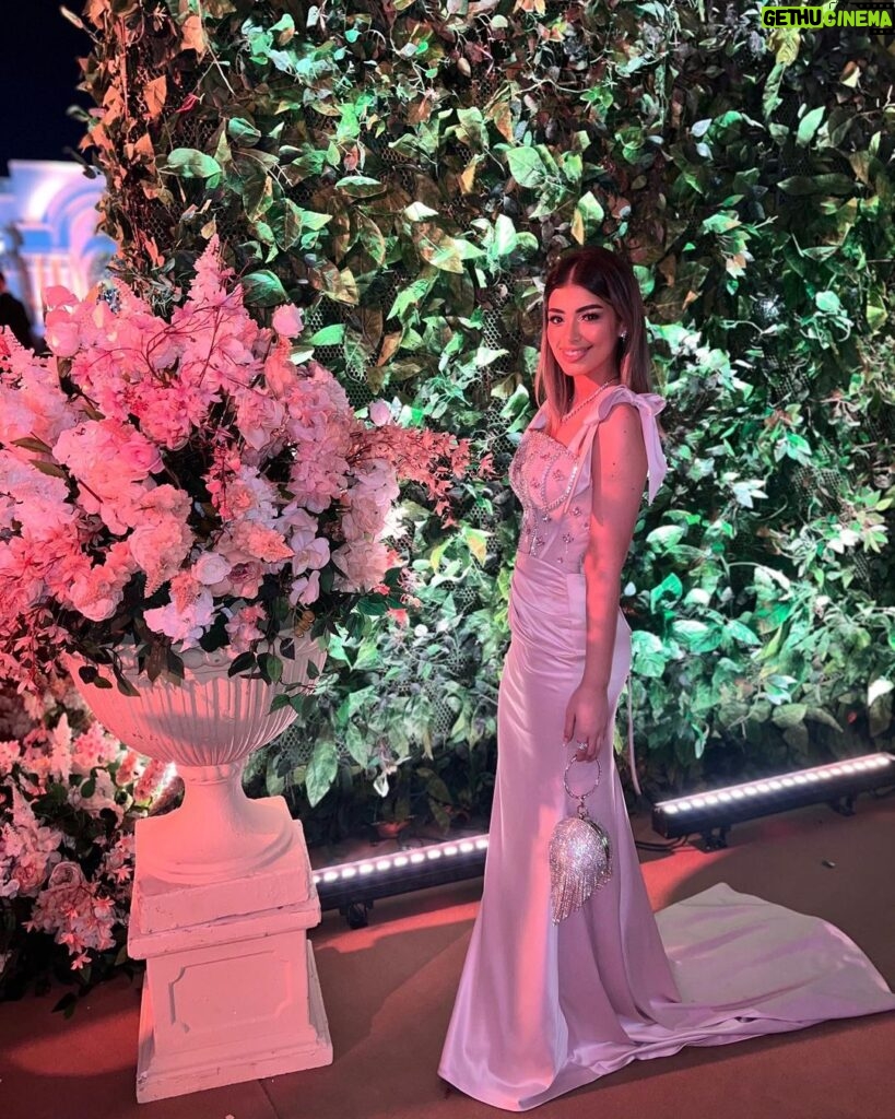 Laila Ahmed Zaher Instagram - From yesterday’s wedding 💗 Dress: @bycherry_mustafa Stylist: @mayajules Makeup: @dinaelkasheff Hair: @alfredmakram Jewelry: @iramjewelry_ Clutch: @treasure_box_by_rashmaa