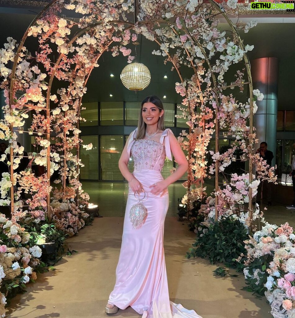 Laila Ahmed Zaher Instagram - From yesterday’s wedding 💗 Dress: @bycherry_mustafa Stylist: @mayajules Makeup: @dinaelkasheff Hair: @alfredmakram Jewelry: @iramjewelry_ Clutch: @treasure_box_by_rashmaa