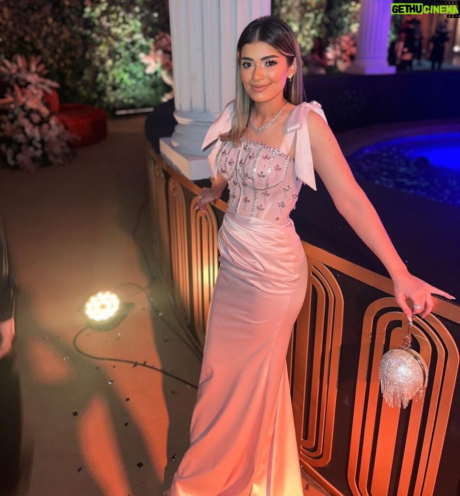 Laila Ahmed Zaher Instagram - From yesterday’s wedding 💗 Dress: @bycherry_mustafa Stylist: @mayajules Makeup: @dinaelkasheff Hair: @alfredmakram Jewelry: @iramjewelry_ Clutch: @treasure_box_by_rashmaa