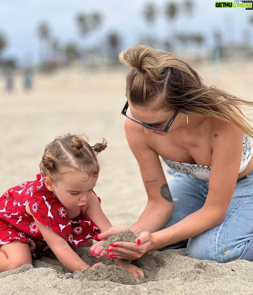 Lala Kent Instagram - A little bit of life lately. I brought my bum out for the @valleybrat.la party. @eastonburningham got mic’d for a monumental moment. Ocean loves Nappy Roots, learned that lala and mama are the same person 🤯, is killing the swim game, and I gave her her first manicure. She chose blue nails 🤍