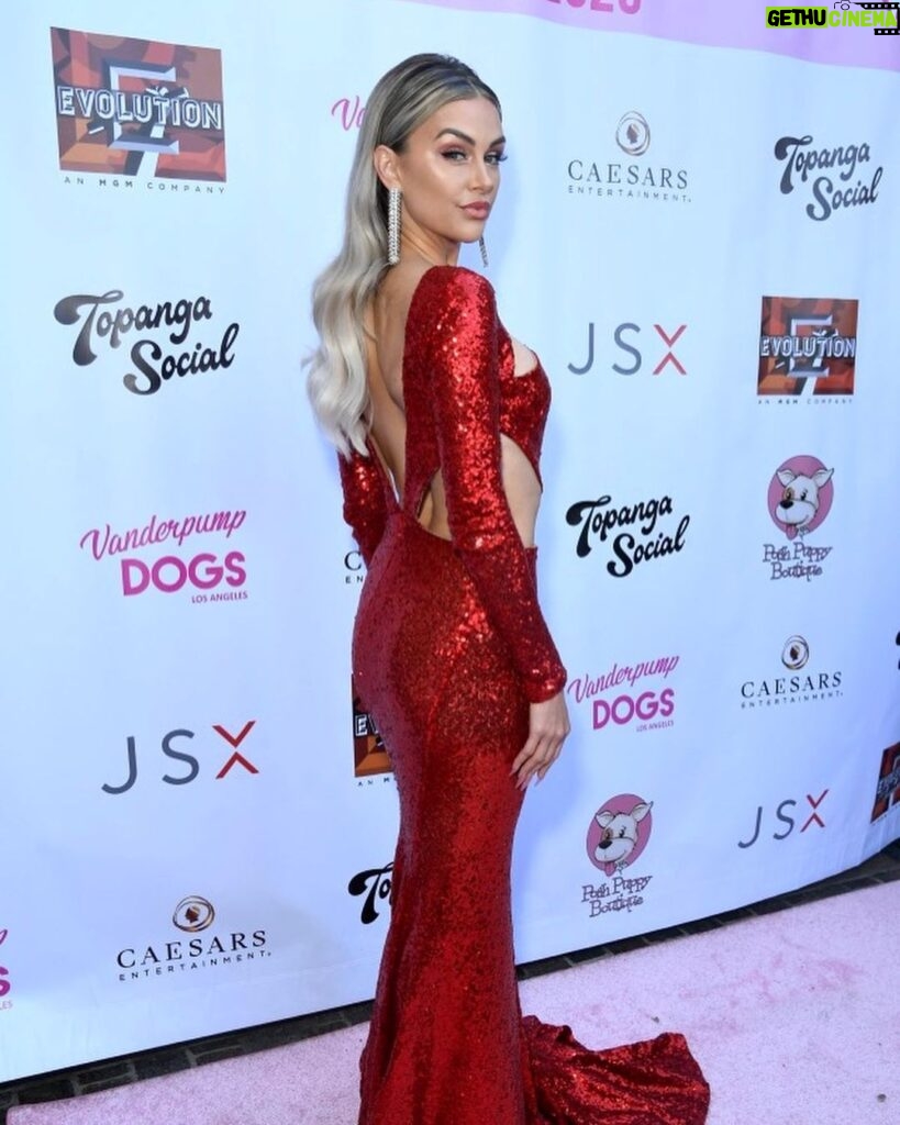 Lala Kent Instagram - I’m passionate about dogs, just not crazy about b*tches. The Vanderpump Dogs Gala was absolutely beautiful. Thank you @vanderpumpdogs for everything you do for the fur babies 🐾