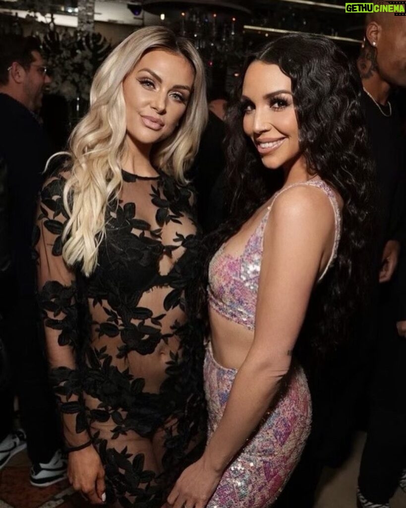 Lala Kent Instagram - Last nights premiere party was one to always remember! 10 years on a show is such a crazy accomplishment and it wouldn’t be possible without all of the amazing people I got to hang with last night. Our crew has put so much into creating an iconic show and I’m so thankful to each and every one of them and an epic cast! @evolutionusa you did the damn thing again! Let’s gooooooo 🥳 SUR RESTAURANT