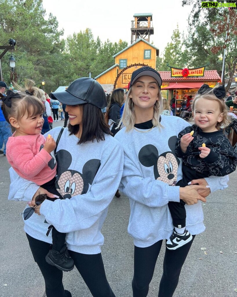 Lala Kent Instagram - Moms who match together…. 🖤 Disney California Adventure Park