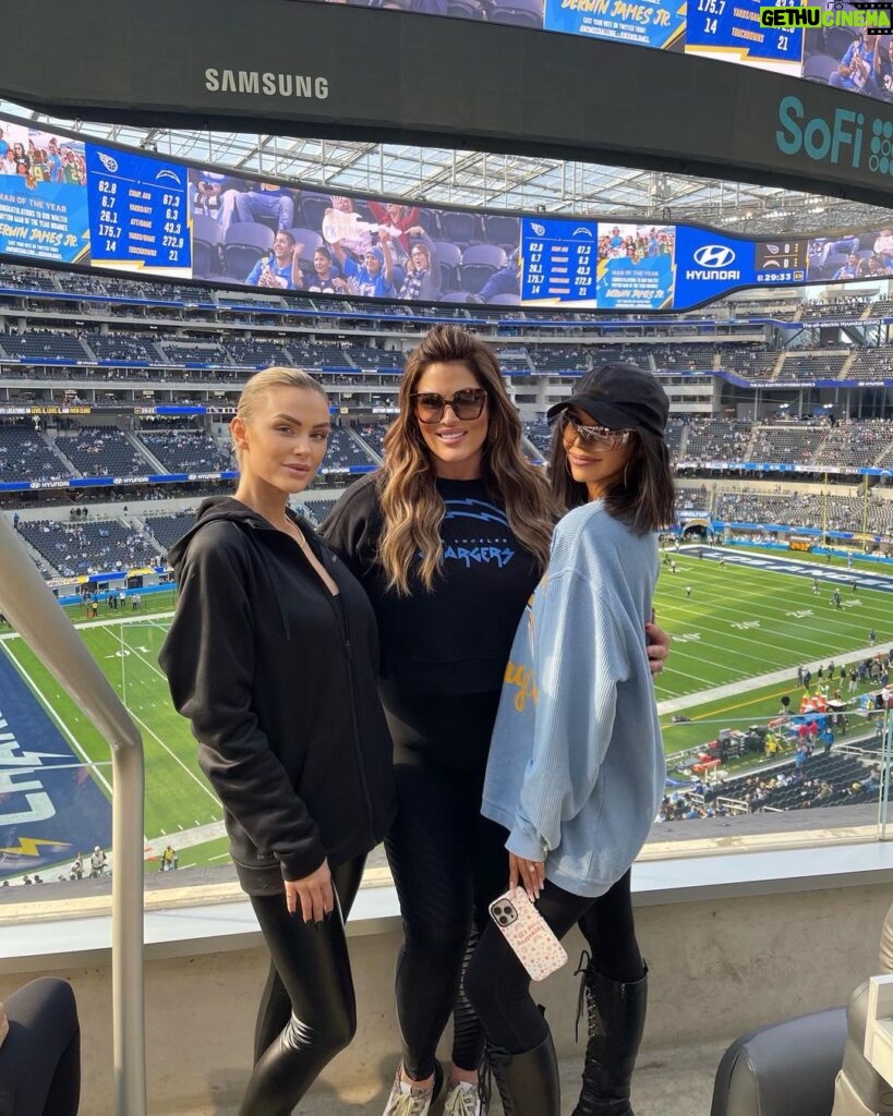 Lala Kent Instagram - Who’s ready for some football!?? 🏈⚡️ @sofi SoFi Stadium