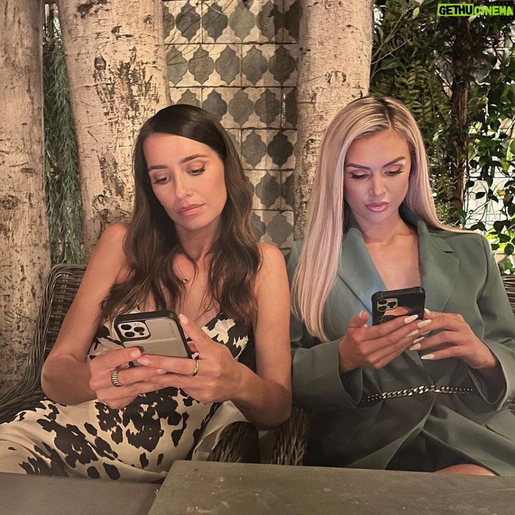 Lala Kent Instagram - Kristina is clearly texting her boyfriend of 12 years, while I try to conquer the art of responding to a sexy text that does not entail an emoji. That’s a wrap on season 10. What’s your favorite moment on VPR, everrrr?
