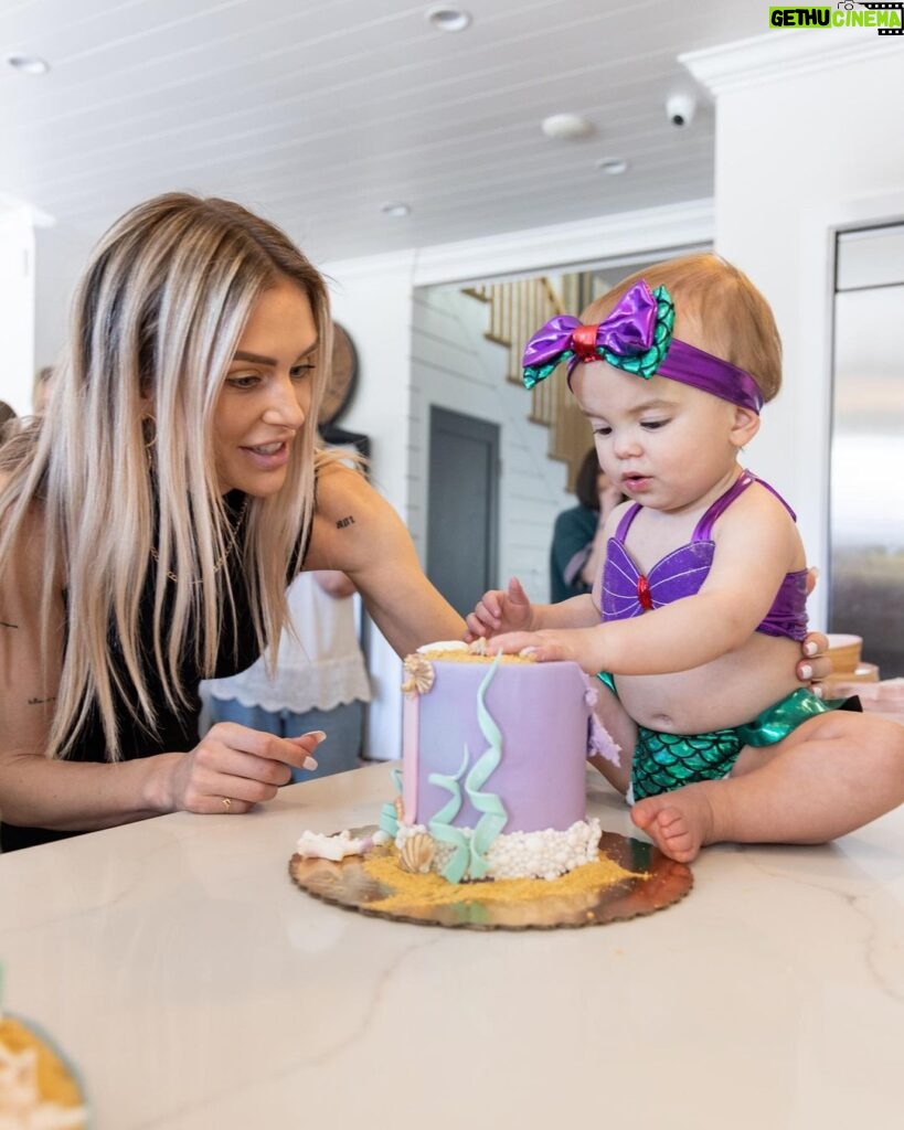 Lala Kent Instagram - I’m still dying over Ocean’s birthday party. I’ve gotten A LOT of messages asking about everything. So here are some pictures and you can find the contacts below 🤍🌊🥳 Photography: @jessicaczarneckicreative Party planners: @picnic_and_petal @glitzandgather Table setting + styling: @picnic_and_petal Balloon installation + styling: @glitzandgather Florist: @lovestruckblooms Acrylic goods: @atomickraftworks Graphic design: @winkandinkpaperie Custom backdrops: @trudesign.contracting Party supplies: @paperandparties Custom party hats + wands: @winnieandhaze Table linens: @cvlinens Custom neon sign: @sketchandetch.neon Cake: @thegateauxshoppe_ Custom macarons + macaron tower: @boymama_bakes Custom sugar cookies: @megans.bakes Candy tray and personalized pouches: @madesweet_byamanda Soft play: @modernkidsplaycompany Mini bounce house: @minicastlesco Custom shirts: @freshbakedteesprintshop Custom bathing suits + trucker hats: @sunnyboutiquemiami Custom Visors + cups: @bubblyandbash Custom sunglasses: @estherbrophoenix Custom air fresheners: @dangle_it Custom can coolers: @carolinacancoolers Custom tissue paper + stickers: @coacousa Custom crayons: @thecrayonclique Custom coloring books: @munchkinlanellc Seashell towels: @shopthemagicbox Coolers: @revocoolers Sparkling water: @sanpellegrino_us @perrierusa Wine: @avaline Venue: @mrjaxtaylor @brittany @littlebabycauchi house