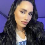 Lali Espósito Instagram – En mi cuarto una Rave 
Con Four to the floor…