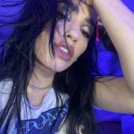 Lali Espósito Instagram – En mi cuarto una Rave 
Con Four to the floor…