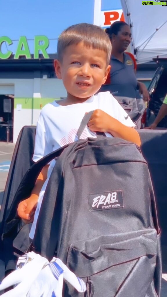 Lamar Jackson Instagram - “Its our job to inspire the next generation. Never stop dreaming.” - @new_era8 The Forever Dreamers Foundation “Backpacks For Dreamers” Giveaway in Essex, Maryland 🙏🏾💜 @era8apparel 🎥: TruzzProductionz™ . . . . #lamarjackson #backpacksfordreamers #ljwrites2 #book #books #reading #donation #giveaway #backpacks #education #backtoschool #backtoschoolshopping #elementaryschool #motivation #inspiration #playactionsoulfoodandmore #era8apparel #truzz #ljent #foreverdreamers #you8yet #truzzproduction #lamarjacksonenterprises #lamarjacksonentertainment #lamarjacksonexperince #belivethat #humblebeast #revolution #era8bylamarjackson