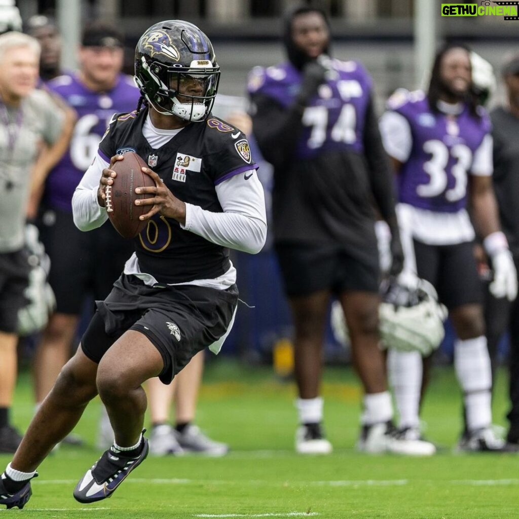 Lamar Jackson Instagram - YR6🏆🙇🏾‍♂️🙏🏾💜🖤 #Truzz #General🪖