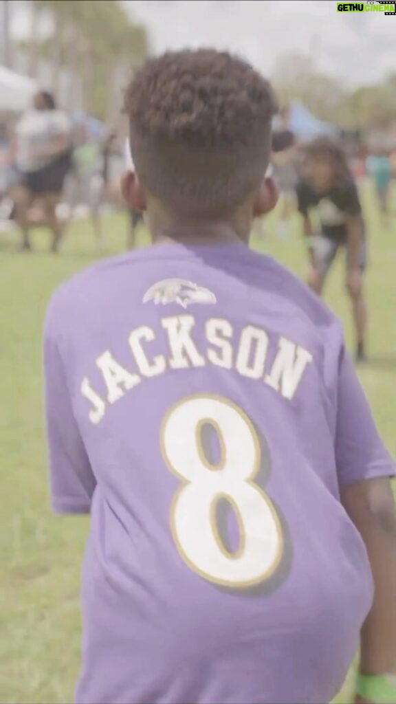 Lamar Jackson Instagram - “It’s our job to inspire the next generation. Never stop dreaming.” -@new_era8 🙏🏾💜 #ForeverDreamers 🎥: TruzzProductionz™ Pompano Beach, Florida