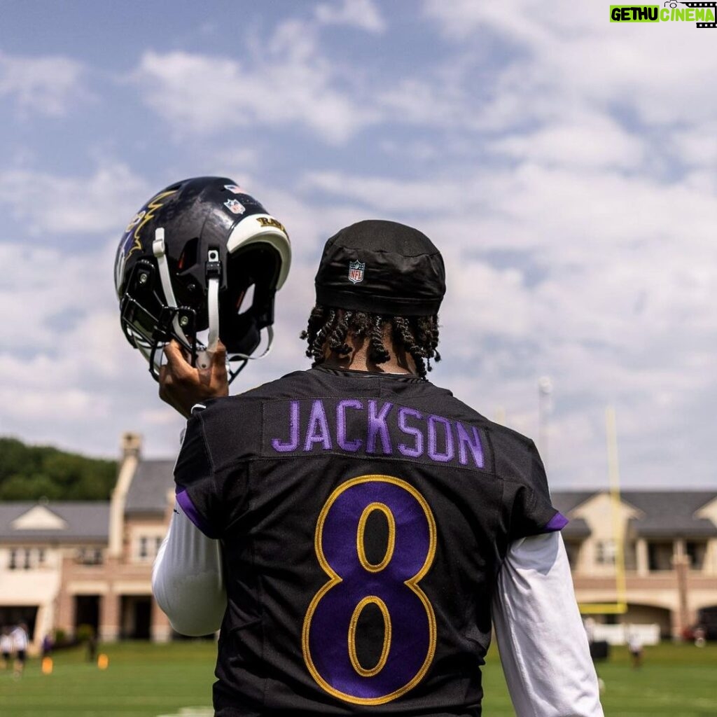 Lamar Jackson Instagram - YR6🏆🙇🏾‍♂️🙏🏾💜🖤 #Truzz #General🪖