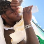 Lamar Jackson Instagram - I kno U LOVE me wen U H8 me🩵🤍