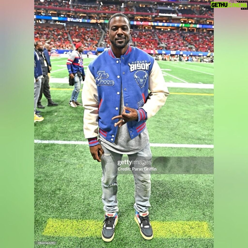 Lance Gross Instagram - We spotted Brother Lance Gross representing for his #howarduniversity team on sidelines at @celebrationbowl 👌🏿 - photo credit @thephotomanlife #gettyimages Atlanta, Georgia