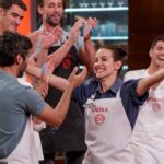 Laura Londoño Instagram - El pico de la felicidad anoche con una pizza que logró alimentar a muchos niños en Colombia. Se lo perdieron? Pueden verlo por la app RTVE PLAY y por el link que les dejo en bio. @masterchef_es @rtve PNBS Programa nutricional basado en soya. Contribuye con la reducción de la desnutrición y la mejora de la salud alimentaria en Colombia. Está dirigido a las comunidades más necesitadas, que tengan un mínimo de 300 o más niños, adulto mayor, personas en condición de discapacidad y familias con problemas de desnutrición y hambre. Qué dicen, compartimos la pizza?