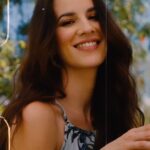 Laura Londoño Instagram - No hay fecha ni hora en el calendario más importante que AHORA para dedicarnos tiempo a nosotras! Ufff, es muy necesario. Tenemos tantas cosas que hacer que se nos olvida cuidar de nosotras y de esa esencia que tenemos adentro llena de color. Las invito, junto a Palette, a llenar nuestros días de color, el color que cada una quiera. ¿Cuentenme cual es el color de pelo que las hace sentir hermosas? #autocuidado #decolorvivo #palette #palettecolorcreme