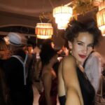Laura Londoño Instagram - Por la mañana celebrando el amor de la familia. Por la noche celebrando el amor de la amistad. AMOR ES AMOR