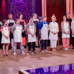 Laura Londoño Instagram - Pues arrancamos con una crema catalana en exteriores y una inglesa para helado de vainilla, abriendo un olla a presion sin volar por los cielos, unos mini Dim sum ergidos en "falso caldo" y un mini vestido 😅👌🏻 @masterchef_es #mccelebrity #masterchef @rtve Pueden revivir el capítulo y ver desde otros países por la app RTVE PLAY En España, todos los jueves a las 22:30 🌟