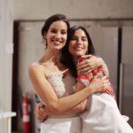 Laura Londoño Instagram - Que afortunados de toparnos en este juego @masterchef_es Los quieroooooo infinito🤍 Gracias por hacerme vivir de risa! @palitodominguin eres la mejor compañera de postre y fotógrafa Y mi @sandragago_ toda una princesa con sable 🤺 Ya las verán 👩🏻‍🍳😍🙌🏻🤍