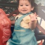 Laura Londoño Instagram - Para esa Laura y para ti si lo necesitas: Cuando dudes de ti, sigue, que sí se puede. Cuando duden de ti, sigue que sí que puedes. No se trata de demostrarle nada a los demás, sino demostrarnos a nosotros mismos que podemos ser todo eso que llevamos dentro. Sé tú, no le va a gustar a todo el mundo, pero te va a satisfacer muchísimo a ti. Sé tu. Y te amo así, siendo tu. (Todo lo que digo aquí, me lo digo a mi primero, que lo necesito bastante a menudo. Respira y sigue, respira y sigue, respira y sigue. Y por cierto, todo el diga que Kaelita es igual al papá, que vea aquí la segunda foto y me diga si no es ella sin crespos 😍 Madrid, España
