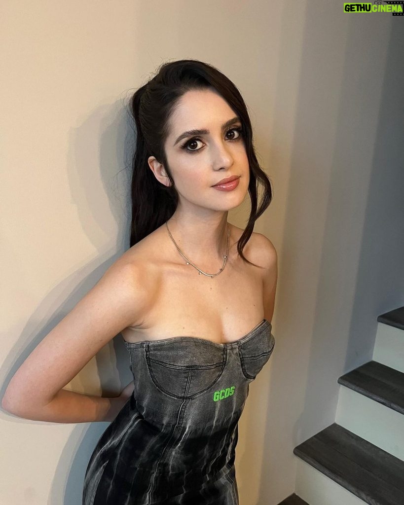 Laura Marano Instagram - i may be an actress, but i can’t fake how i feel (ft my stairs)
