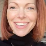 Laura Prepon Instagram - Getting back to my roots ❤️💫 Thank you @ronacolor for my color and @daynagoldstein for my fresh cut!❤️