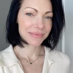 Laura Prepon Instagram - You know I love a fun hair change! Thanks @daynagoldstein / @daynagoldsteinhair for the new do!💇🏻‍♀️
