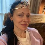 Laura Prepon Instagram - My daughter crowned me Mommy of NYC🗽👑 Best award yet💞