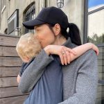 Laura Prepon Instagram - snuggle the ones you love 🥰