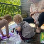 Laura Prepon Instagram - Soaking up the last days of summer💓Outdoor art projects!