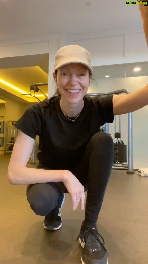 Laura Prepon Instagram - In times of stress, working out is one of my healthy coping mechanisms. What are yours?