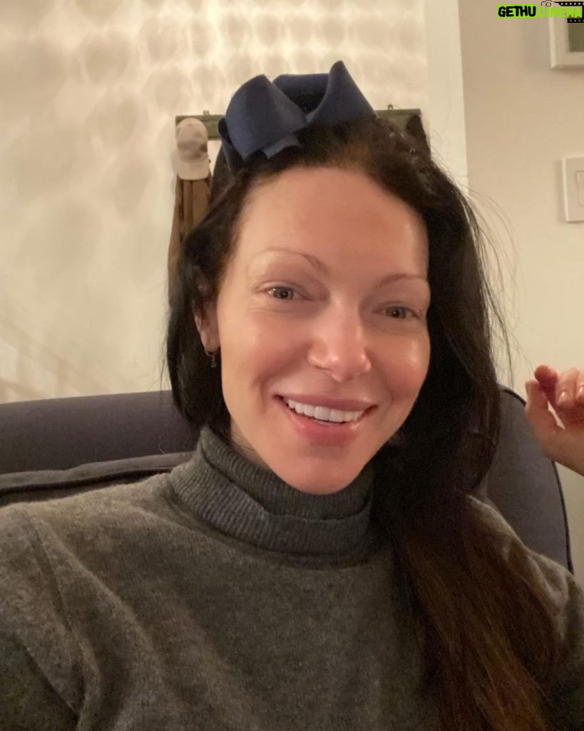 Laura Prepon Instagram - My daughter is my new hairdresser. And yes, I did a work video call after this and forgot about my hairstyle.😆