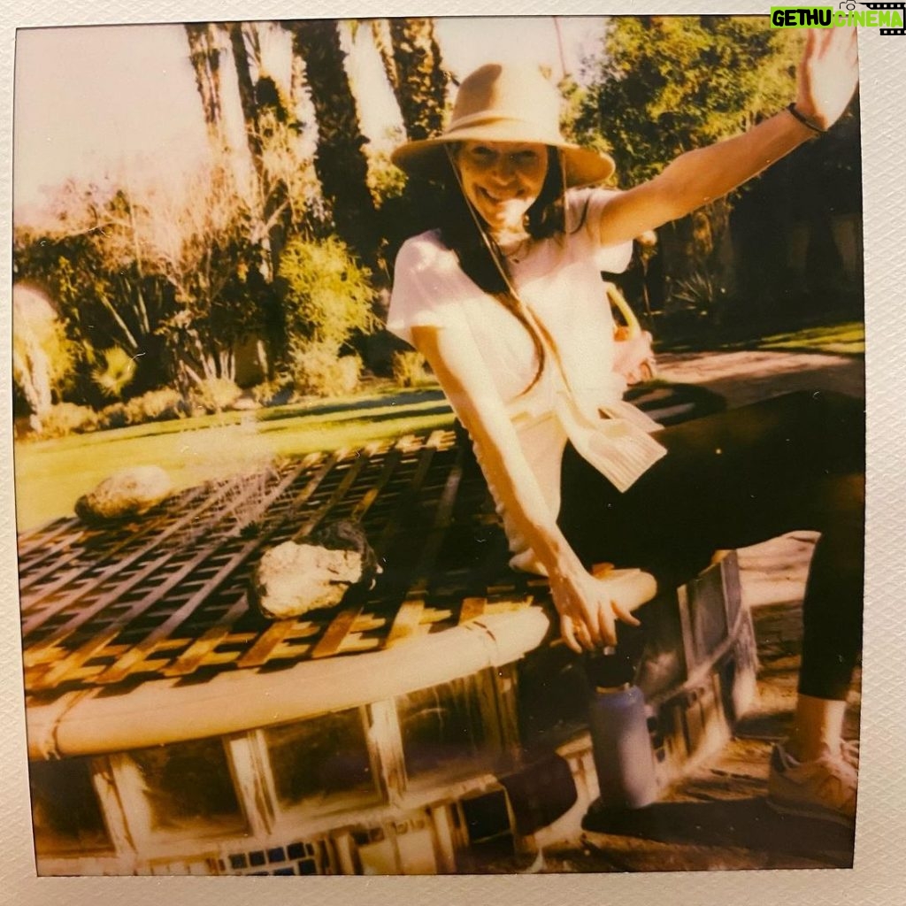 Laura Prepon Instagram - One of my daughter’s first photos she took with her new Polaroid camera 📸💗