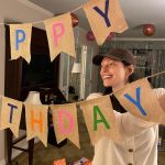 Laura Prepon Instagram - You only turn 4 once! Making my daughter’s birthday special while on the road. 🎂🎈