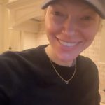 Laura Prepon Instagram - Greens! I’m loving the kale at my farmers market. Here are some tips to clean & #PrepOn your kale🥬 to get rid of dirt and uninvited friends🐜 #GetYourPrepOn