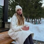 Lauren Orlando Instagram - staying warm Lake Tahoe, California