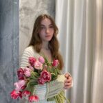 Lauren Orlando Instagram - swipe for a surprise 💐