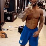 Le'Veon Bell Instagram - April 21st, its all about ME … its Me vs Me … LeVeon vs LeVeon!! I wouldn’t care WHO was in the ring with me April 21st, I’m confident in knowing they gettin beat tf up… it just so happen to be Joel Morris! aye @mf_daznxseries @daznboxing @misfitsboxing we exactly 3 weeks away from judgement day ‼️‼️ I hope you’re prepared for a show 💥🥊📺🍿👀